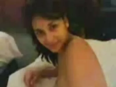 پتلی MILF بڑی دستکوں کے ساتھ سیاہ بیل کے ذریعہ تباہ