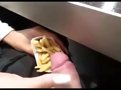 صرف ایک گوری لڑکی اور تین بی بی سی کے ساتھ گندا نسلی جنسی تعلق