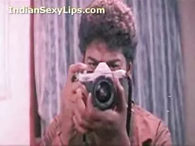 Panty-perv بڑے مال کے نوجوان کی ٹائی بلی کو مارنا پسند کرتا ہے۔
