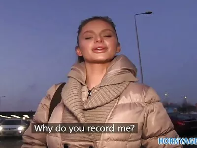 Busty گورے جنسی تعلقات کے دوران ایک دوسرے کے پاؤں کی عبادت کرتے ہیں۔
