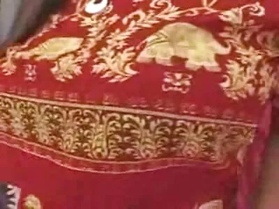 پانچ خوبصورت سلٹس ہم جنس پرست پارٹی شروع کر کے ہالووین کا جشن مناتے ہیں۔