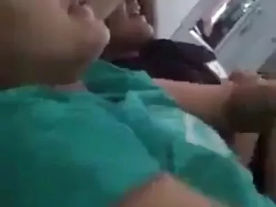 نیلی آنکھوں والا براڈ اس کی طرف سے سخت چوٹ لگانا پسند کرے گا۔