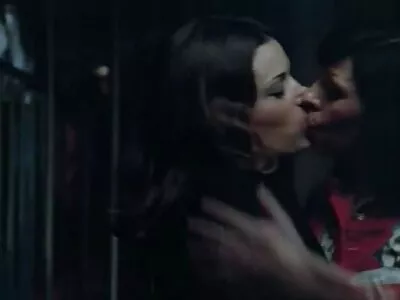 لڑکا بیکار نہیں کیونکہ وہ assfucking سے محبت کرتا ہے diva اٹھایا