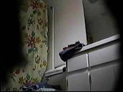 برونیٹ نوعمر کو دو خوبصورت فحش ساتھیوں نے ڈی پی کیا ہے۔
