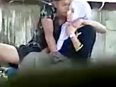 فش نیٹ میں برونیٹ لڑکی کرسٹن اسکاٹ کا مقعد تباہ ہو جاتا ہے۔