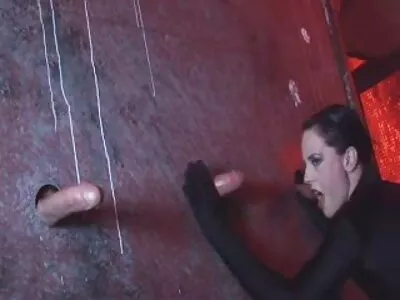 Mick Blue fucks شرارتی brunette Texas Patti عقب میں