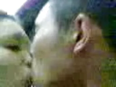 بڑے دستکوں کے ساتھ سنہرے بالوں والی شہد بریانا بروکس کو بی بی سی ملتا ہے۔