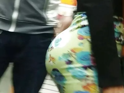 گھوبگھرالی روسی خوبصورتی blowjob دیتا ہے اور cunnilingus حاصل کرتا ہے