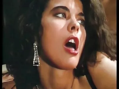 بلی اور گدا چاٹ اور انگلی کی ایک بہت کے ساتھ ہم جنس پرست threesome کے