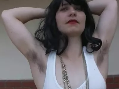 MILFs اور ان کی ہم جنس پرست سوتیلی بیٹیوں کی بیرونی چار جنس