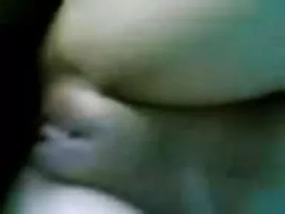 چھوٹی روسی خاتون سبرینا بلینک اپنے بوائے فرینڈ کو خوش کرتی ہے۔