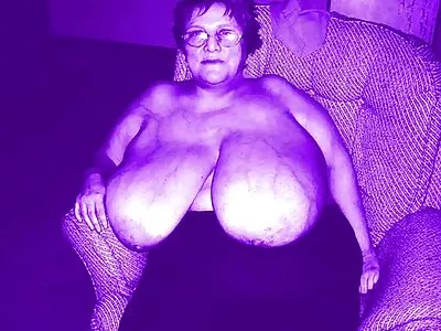 Curvaceous Latina فلمایا جا رہا ہے کے دوران ایک مرگا چوسنے اور چدائی کر رہا ہے