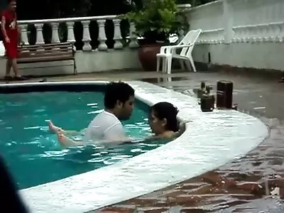 پیٹیٹ شیلا جیننگز کو روبی اسپارکس سے معافی جنس مل جاتی ہے۔