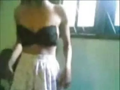 عملہ اس کی تنگ گدی کی گہرائی میں دلچسپی رکھتا ہے۔