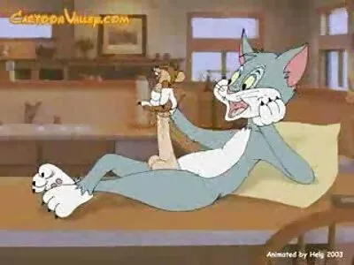 Slutty سنہرے بالوں والی فعال طور پر ساتھی کی غیر معمولی مردانگی پر چھلانگ لگاتی ہے۔