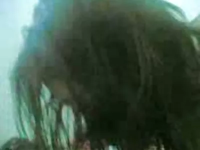 برونیٹ اور سرخ بالوں والے دوست باہر ہم جنس پرست جنسی کوشش کریں۔