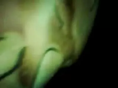 Busty MILF پارٹی سے پہلے شوہر کے ہارڈ بونر کو ٹائٹ فکس کرتی ہے۔