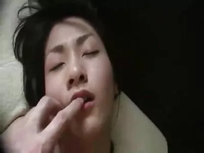 روسی دوستوں کے پاس ایک اپارٹمنٹ ہے جہاں وہ لڑکیوں کو چدائی کے لیے لاتے ہیں۔