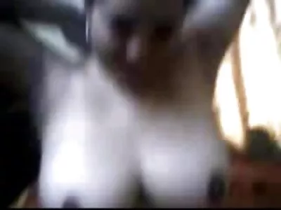 گودے والے سفید لڑکی کو سینگ والے سیاہ فام مردوں نے گھس لیا۔