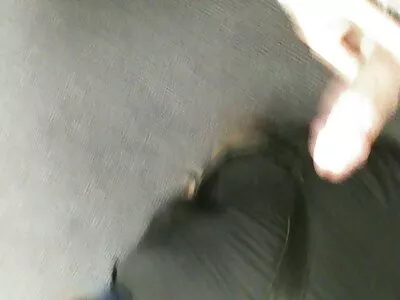 ہارلوٹ نے چوزے کا اشارہ دیا کہ وہ اسے چاہتی ہے اور عورت اسے چاٹ لے