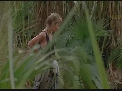 اسپورٹی فحش لڑکیاں کیپری کیوانی اور اسکارلیٹ ریڈ ایک ڈک بانٹ رہی ہیں۔